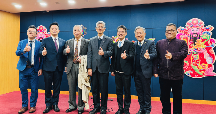 全國航運界114年春節團拜，航政司司長韓振華（右3）、航港局局長葉協隆（左4）、副局長陳賓權（左2）、海攬公會理事長翁堯賢（右2）、常務理事陳木枝（左3）等人共賀新春。